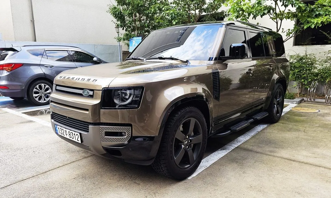 Land Rover Defender — фото 1