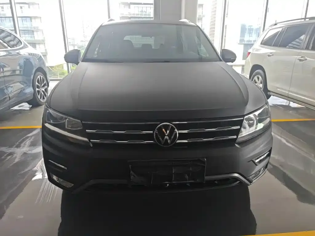 Volkswagen Tiguan L — фото 8