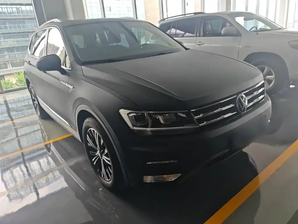 Volkswagen Tiguan L — фото 10
