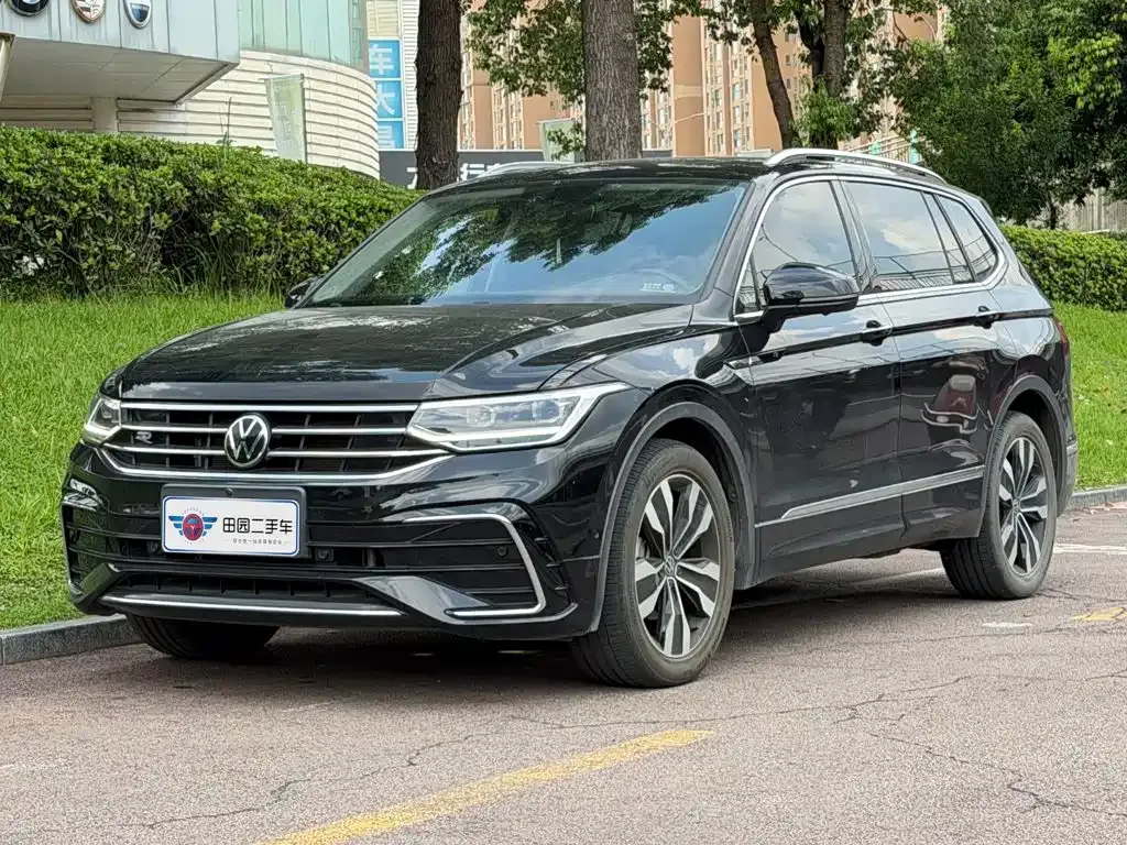 Volkswagen Tiguan L — фото 1