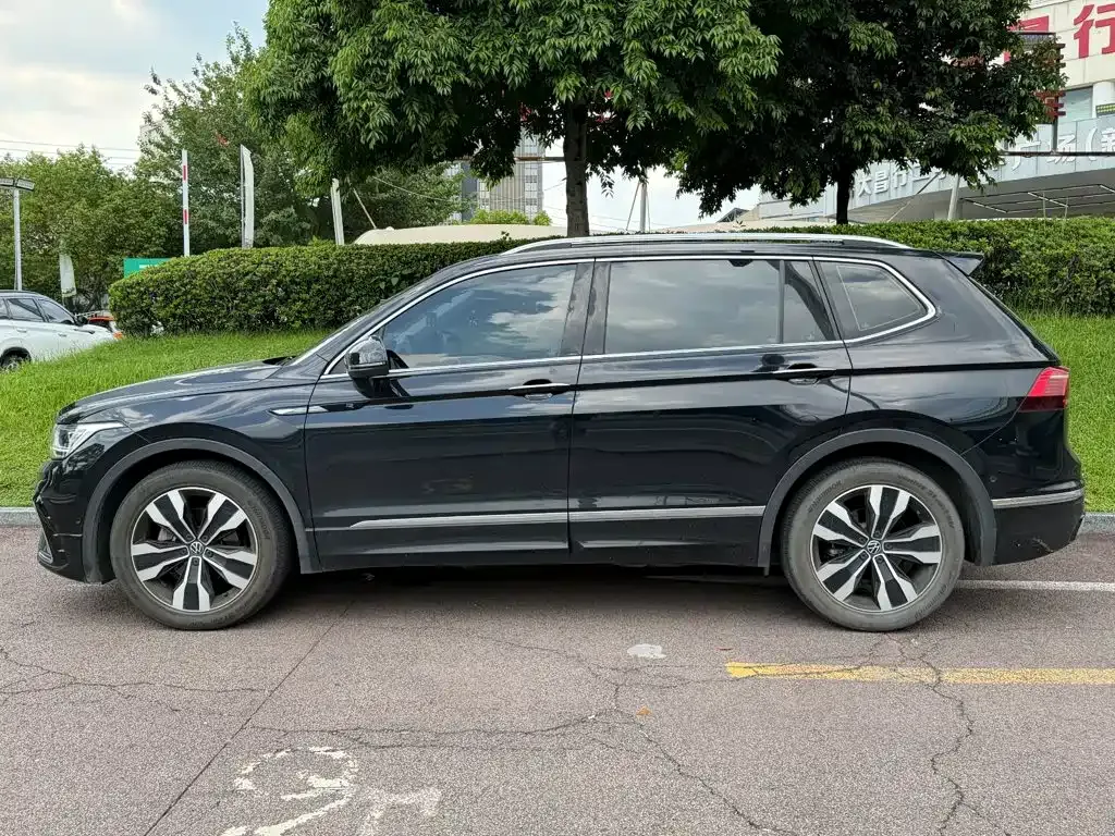 Volkswagen Tiguan L — фото 9