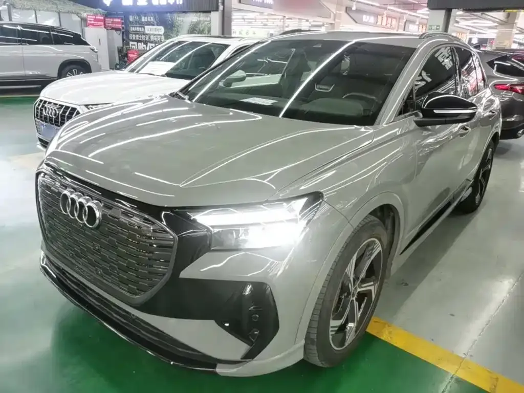 Audi Q4 e-tron — фото 1