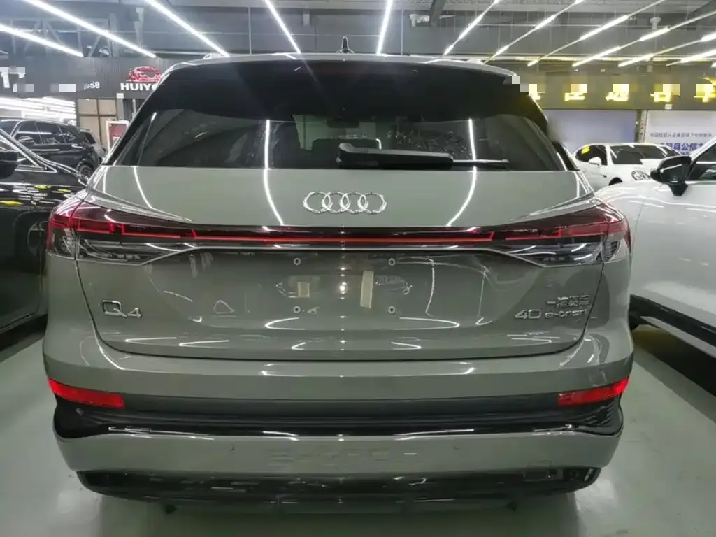 Audi Q4 e-tron — фото 2