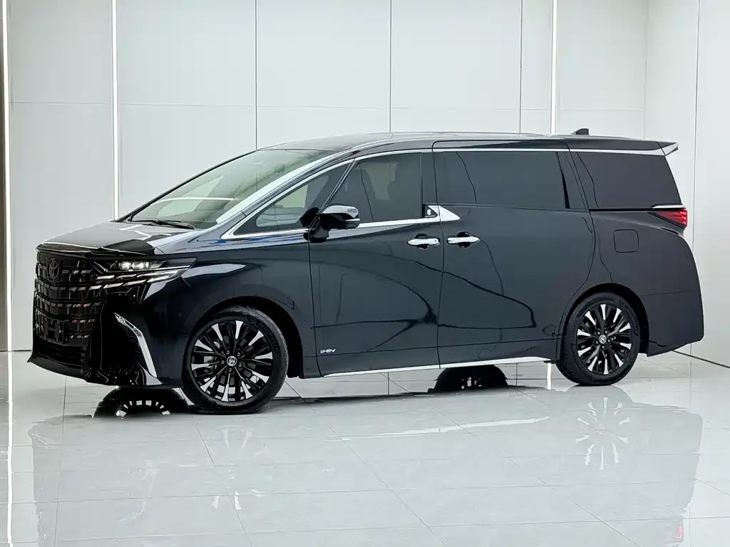 Toyota Alphard — фото 1