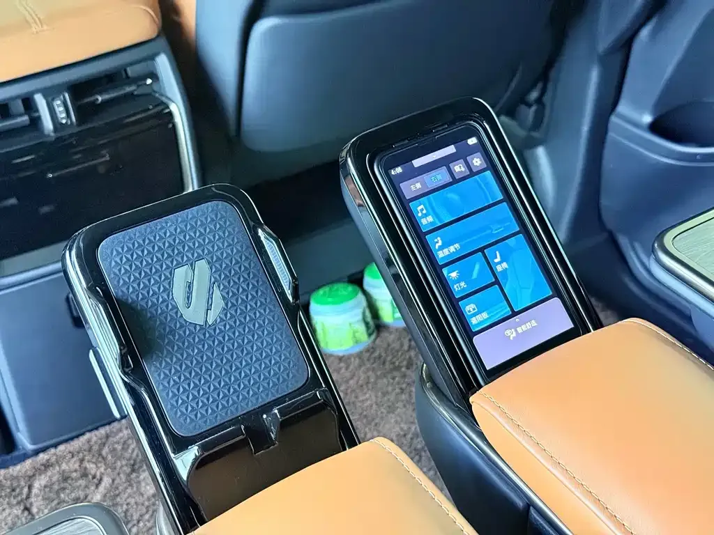 Toyota Alphard — фото 9