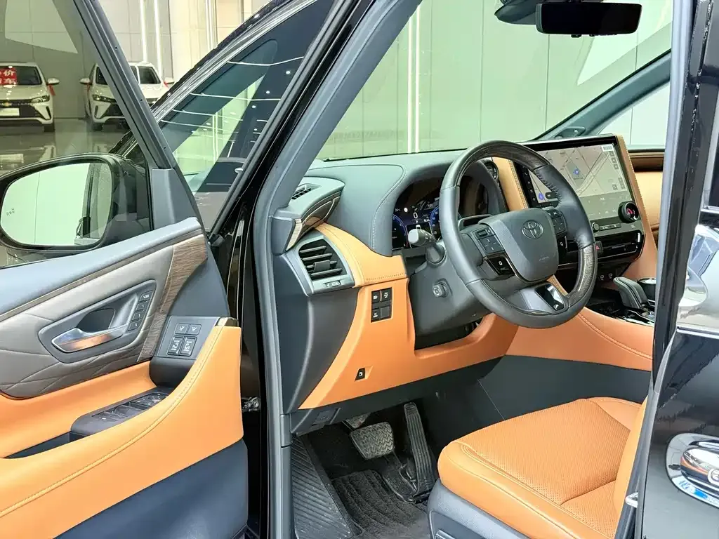 Toyota Alphard — фото 10