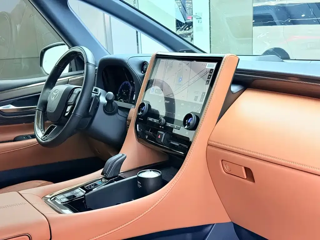 Toyota Alphard — фото 2