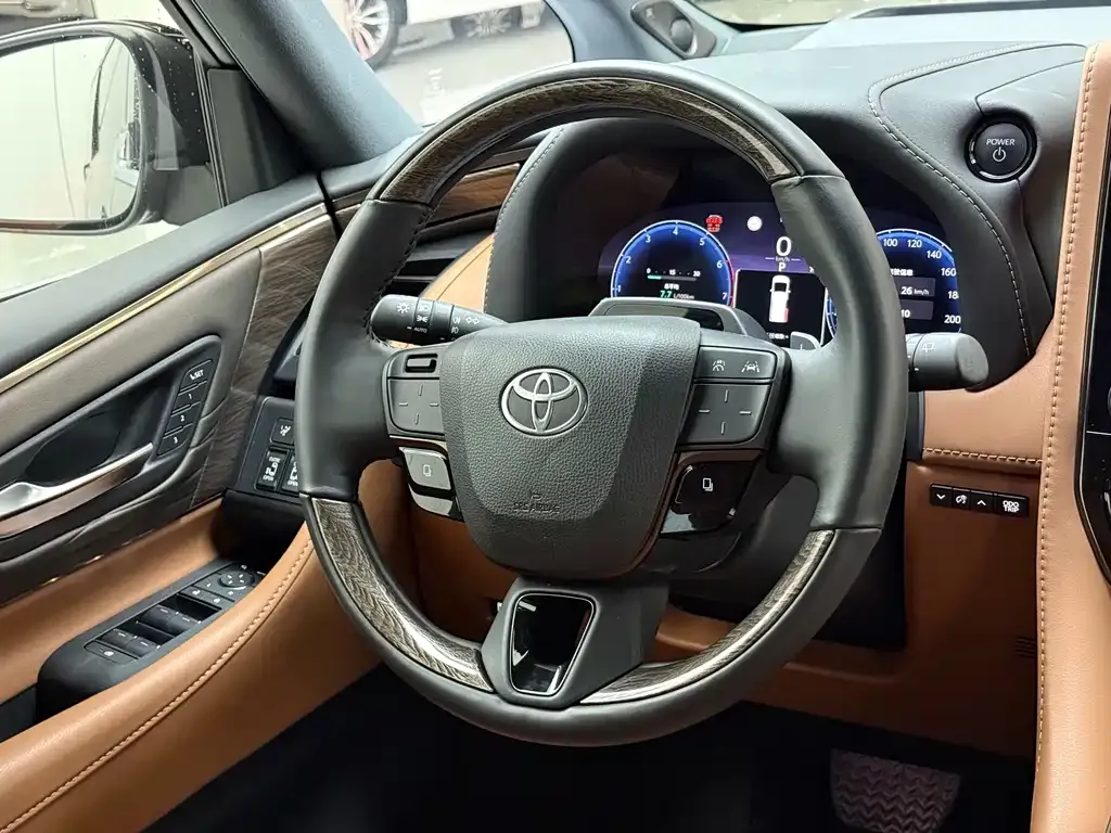 Toyota Alphard — фото 6