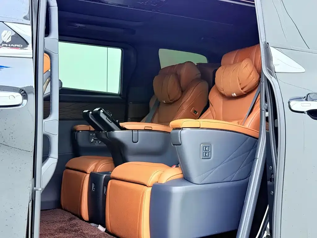 Toyota Alphard — фото 5