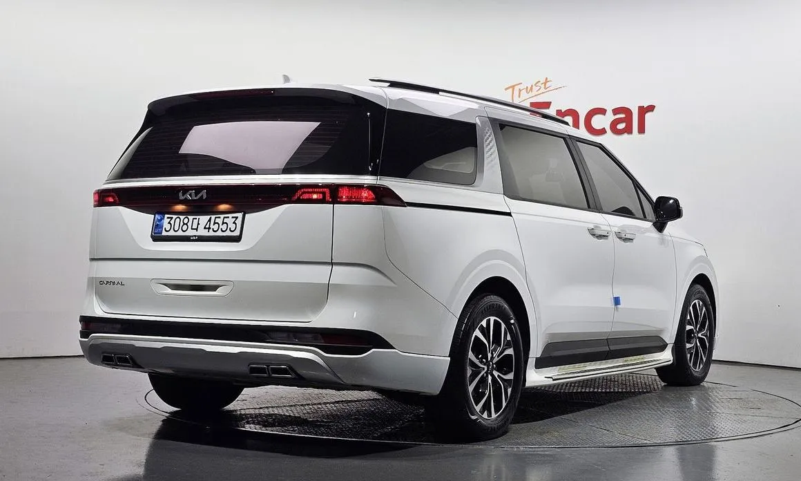 Kia Carnival — фото 8