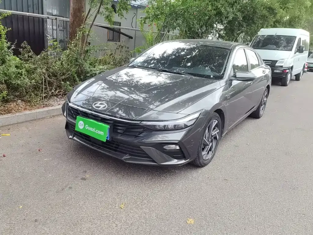 Hyundai Elantra — фото 1