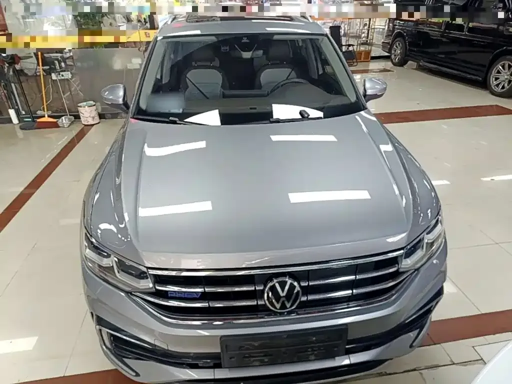Volkswagen Tiguan L PHEV — фото 9