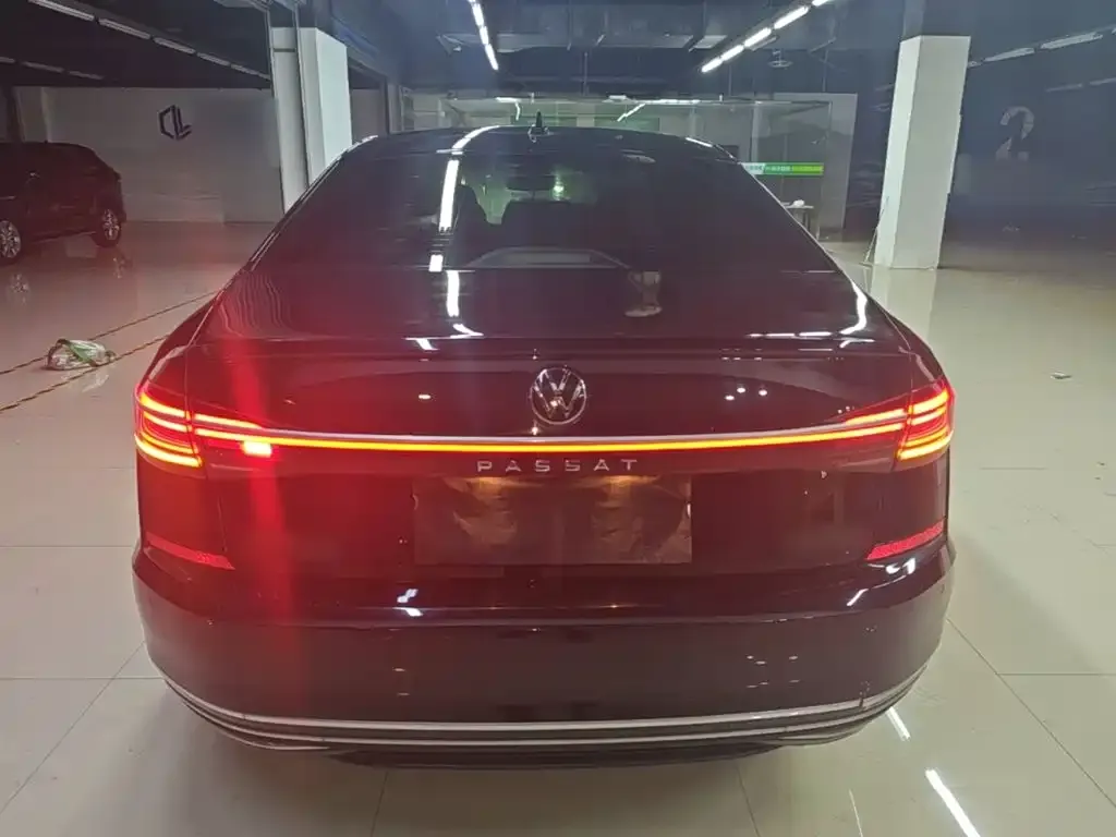Volkswagen Passat — фото 8