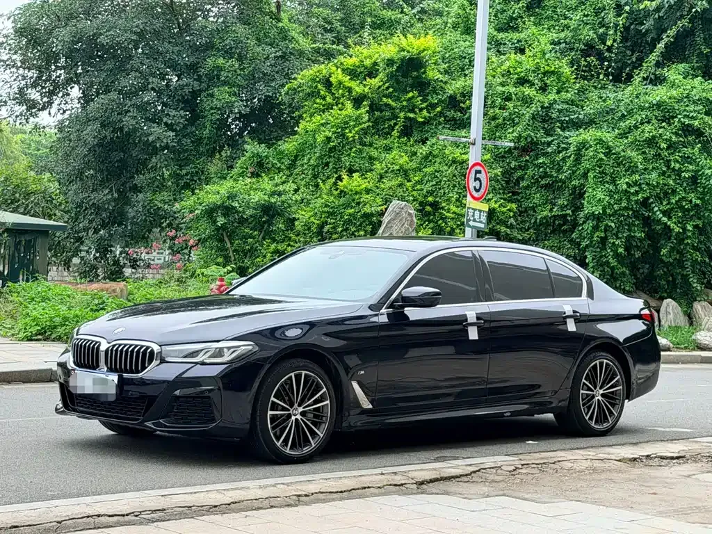 BMW 5 Series — фото 1