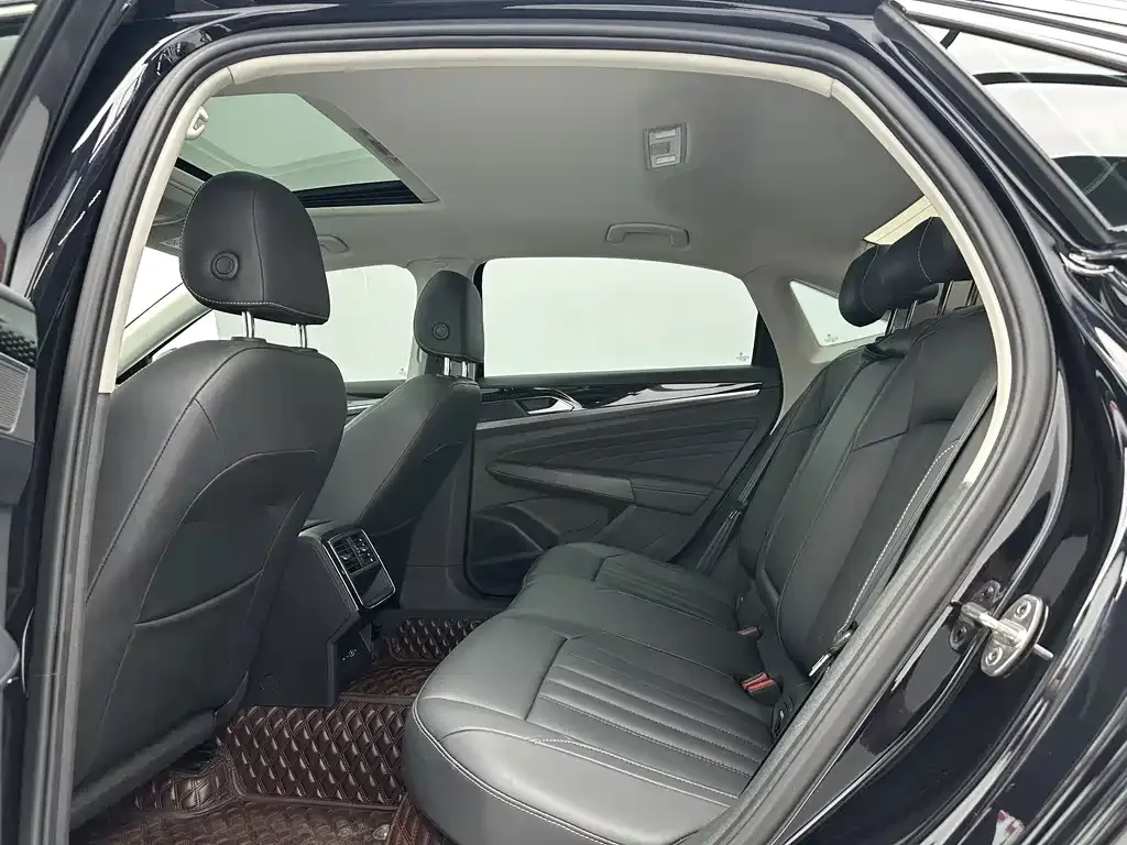 Volkswagen Passat — фото 10
