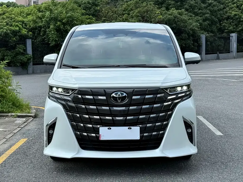 Toyota Alphard — фото 4