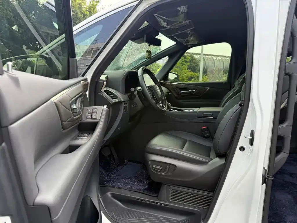 Toyota Alphard — фото 3
