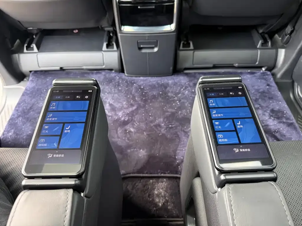 Toyota Alphard — фото 2