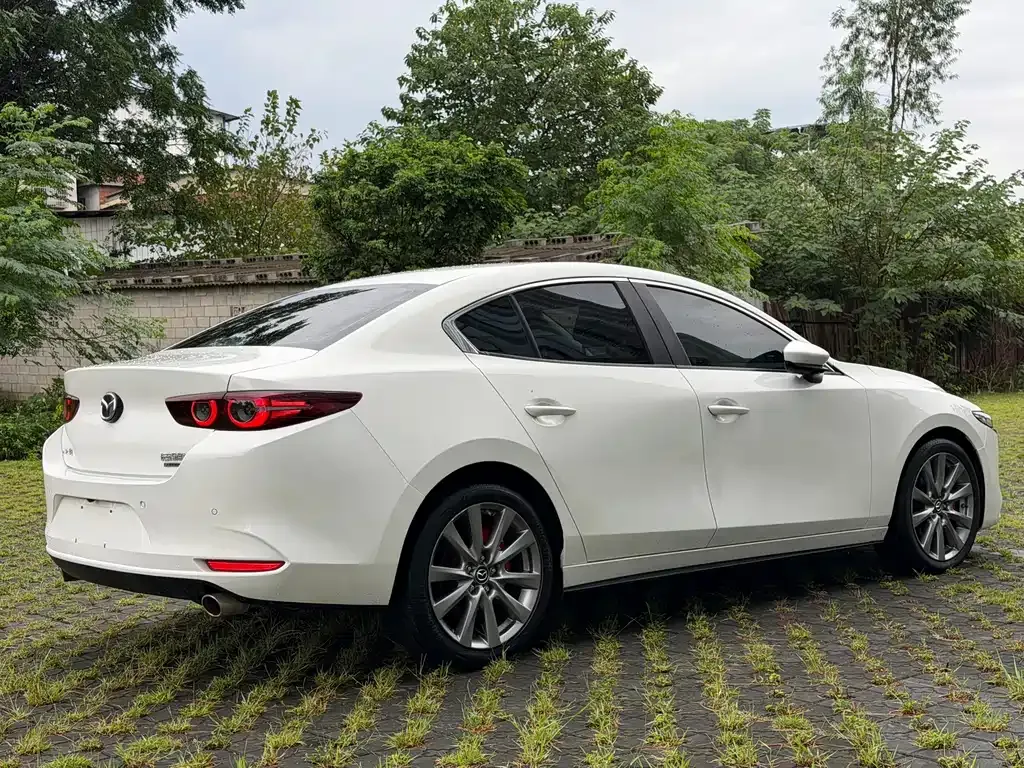 Mazda 3 Axela — фото 3