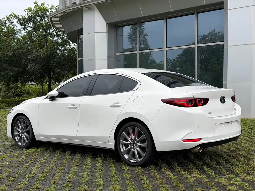 Mazda 3 Axela — фото 4