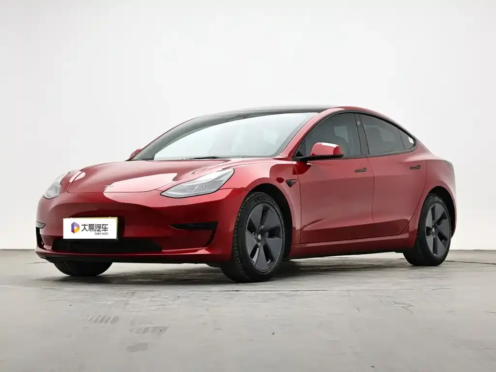 Tesla Model 3 — фото 1