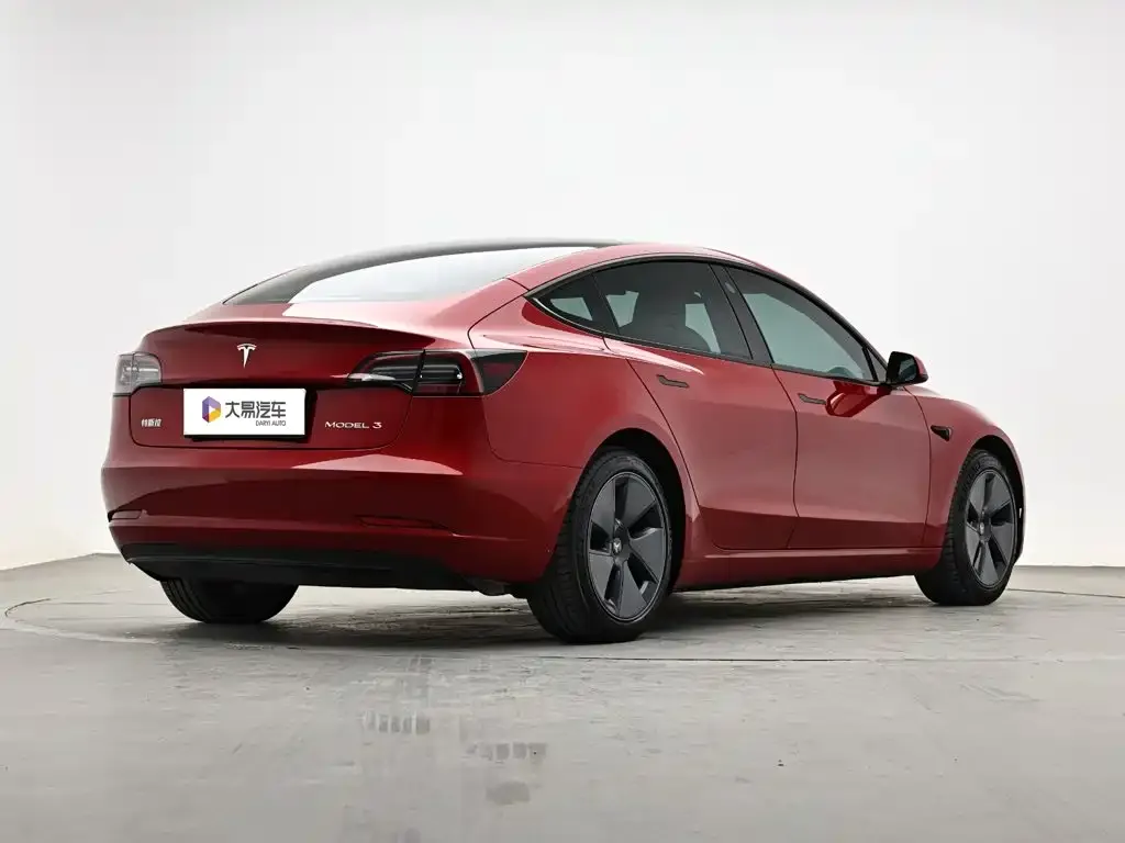 Tesla Model 3 — фото 9