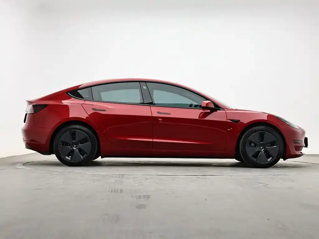 Tesla Model 3 — фото 10
