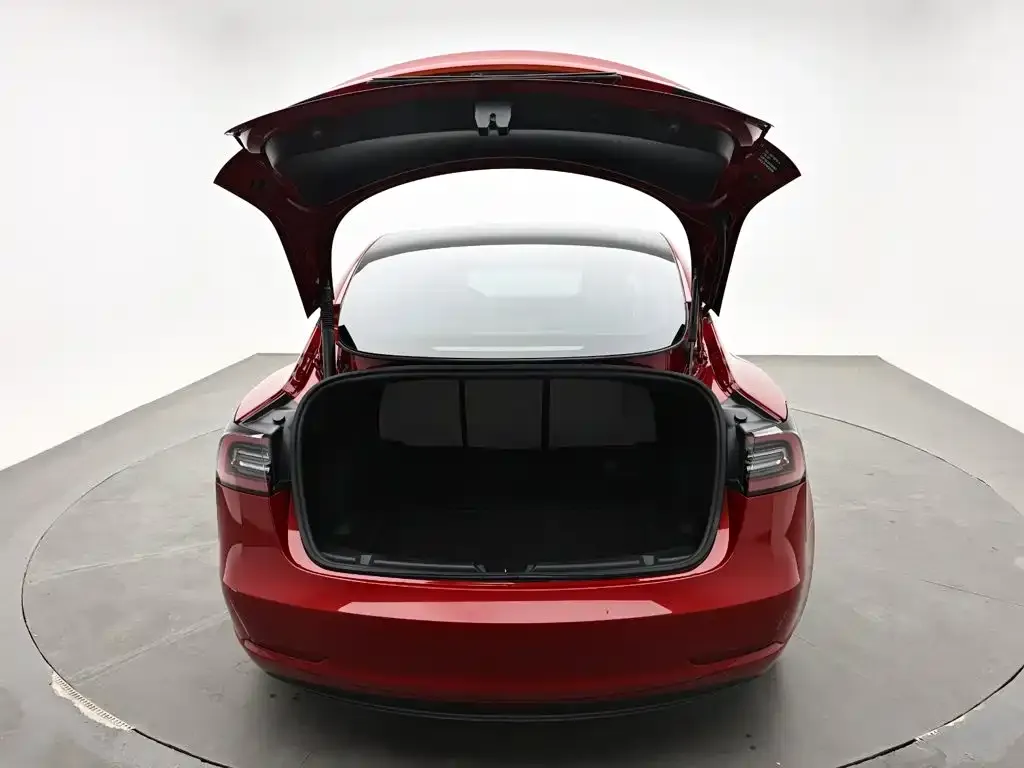 Tesla Model 3 — фото 5