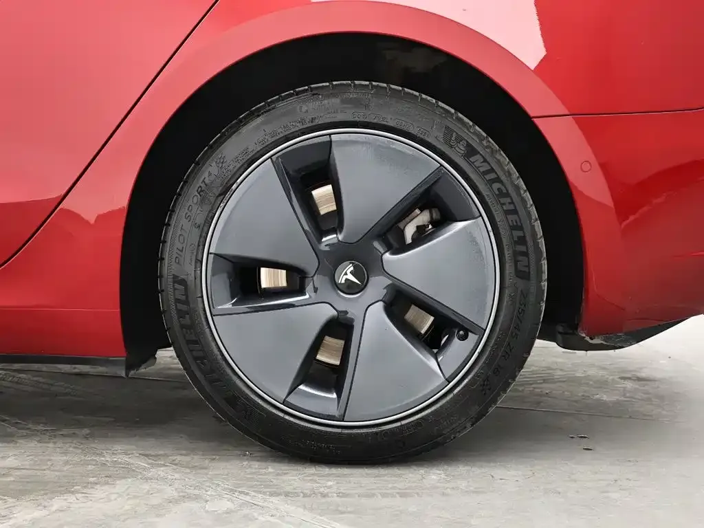 Tesla Model 3 — фото 8
