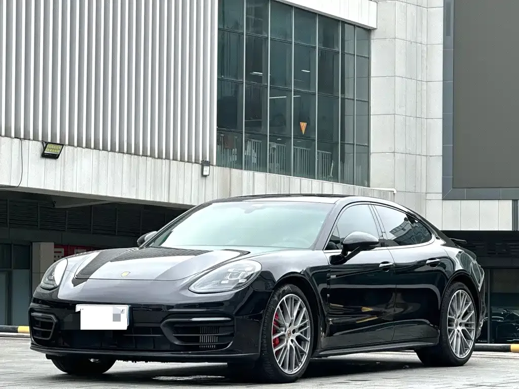 Porsche Panamera — фото 1