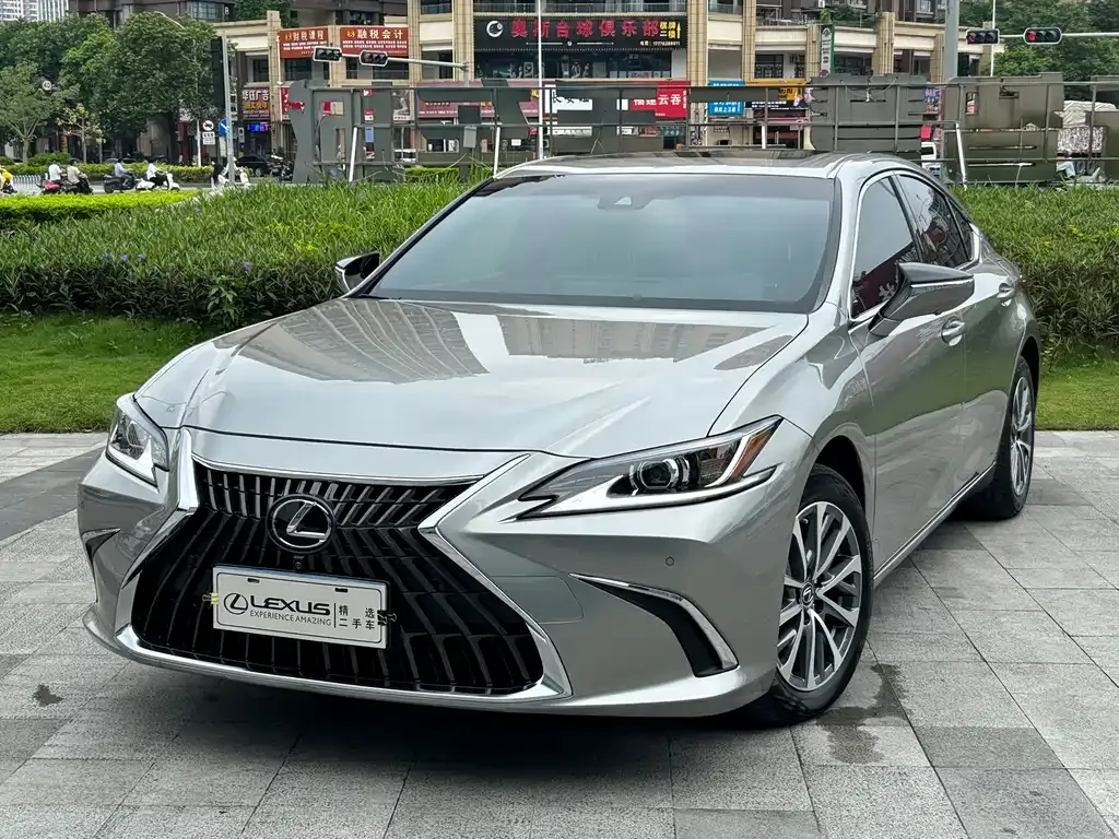 Lexus ES — фото 1
