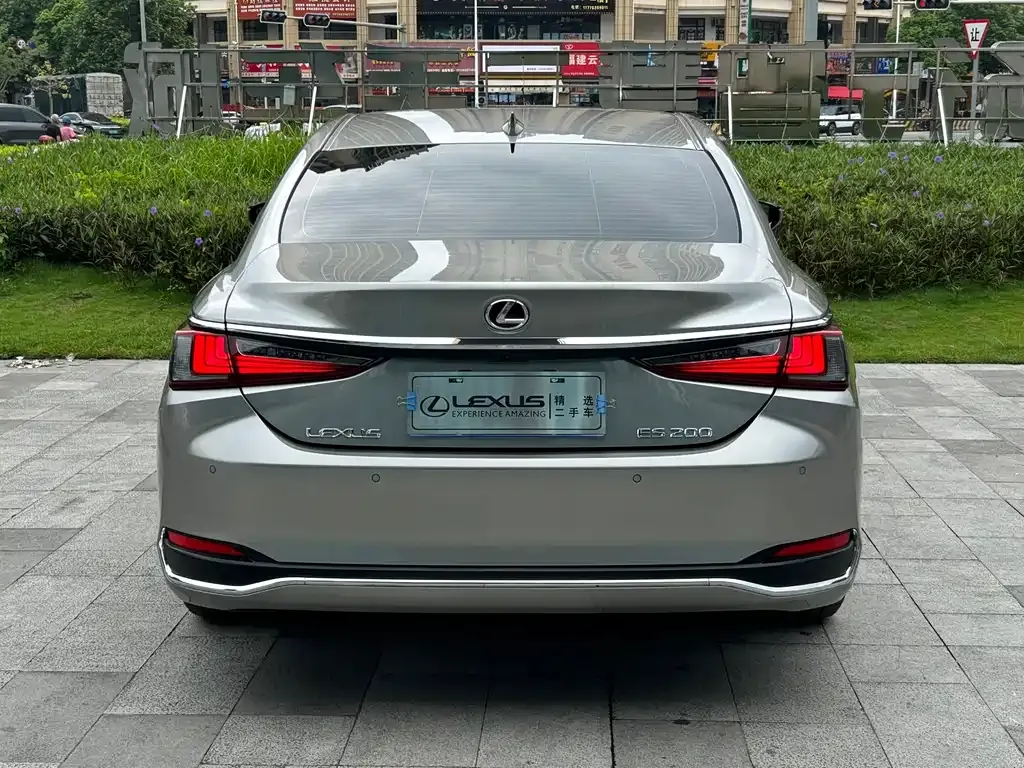 Lexus ES — фото 10