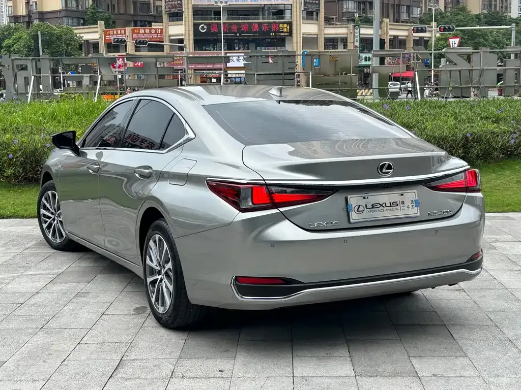 Lexus ES — фото 5