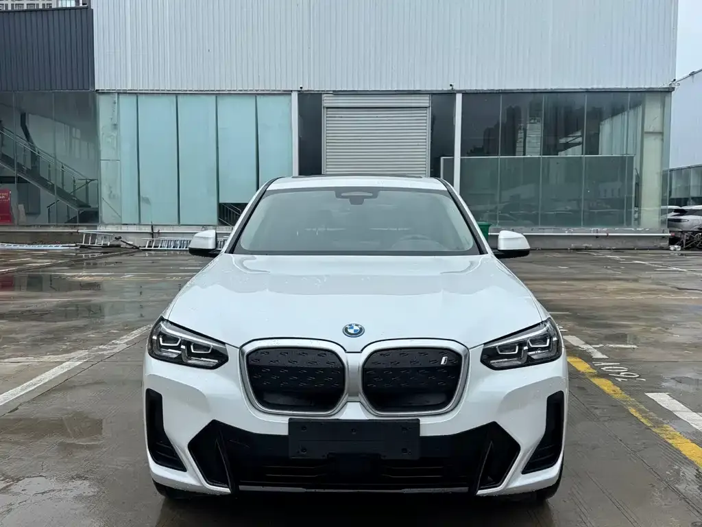 BMW iX3 — фото 2