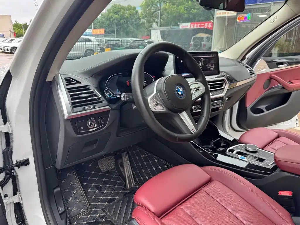 BMW iX3 — фото 10
