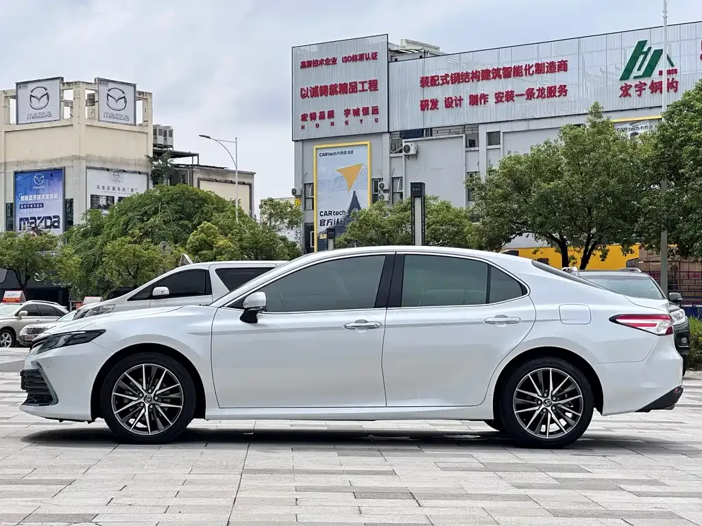 Toyota Camry — фото 10