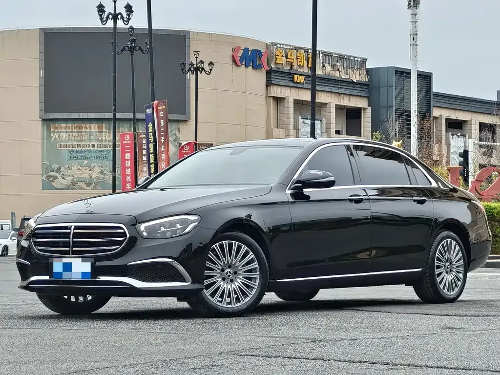 Mercedes-Benz E-Class — фото 1