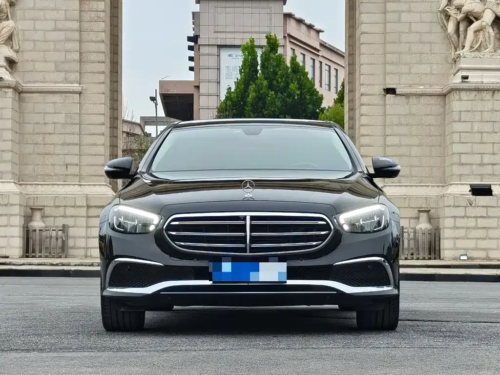 Mercedes-Benz E-Class — фото 9