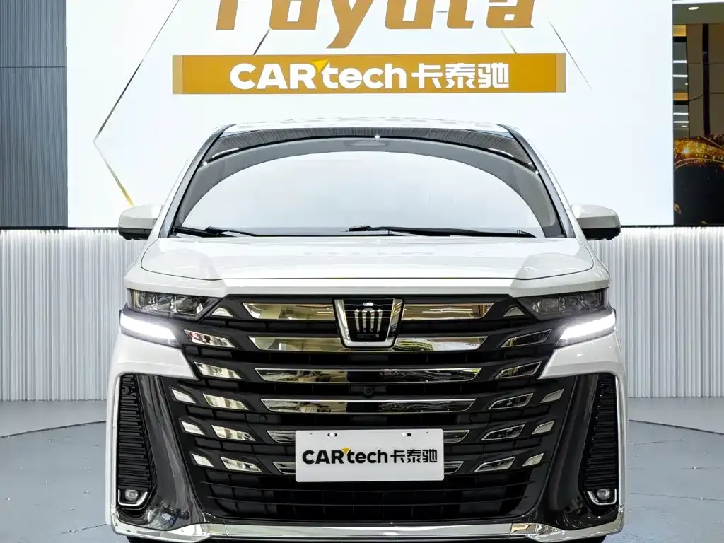 Toyota Vellfire — фото 1