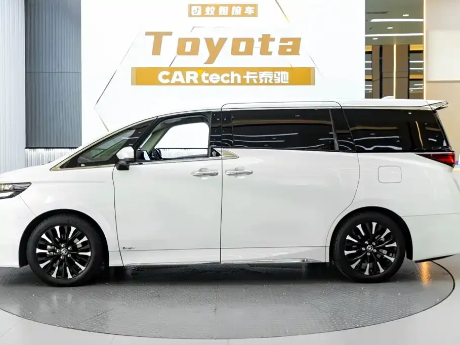 Toyota Vellfire — фото 10