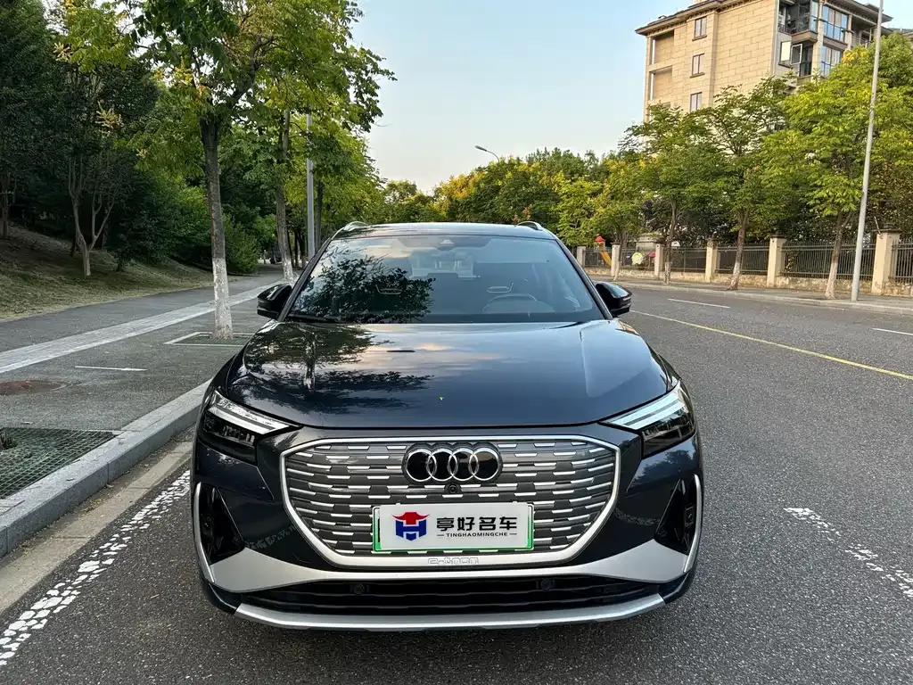 Audi Q4 e-tron — фото 2