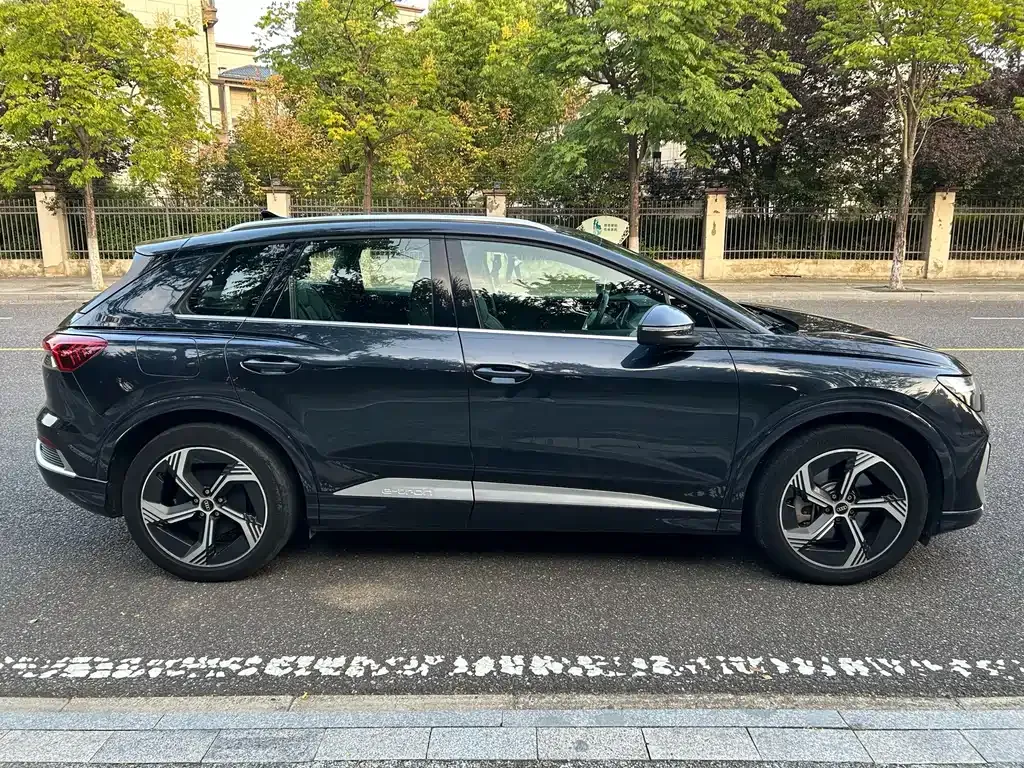 Audi Q4 e-tron — фото 6