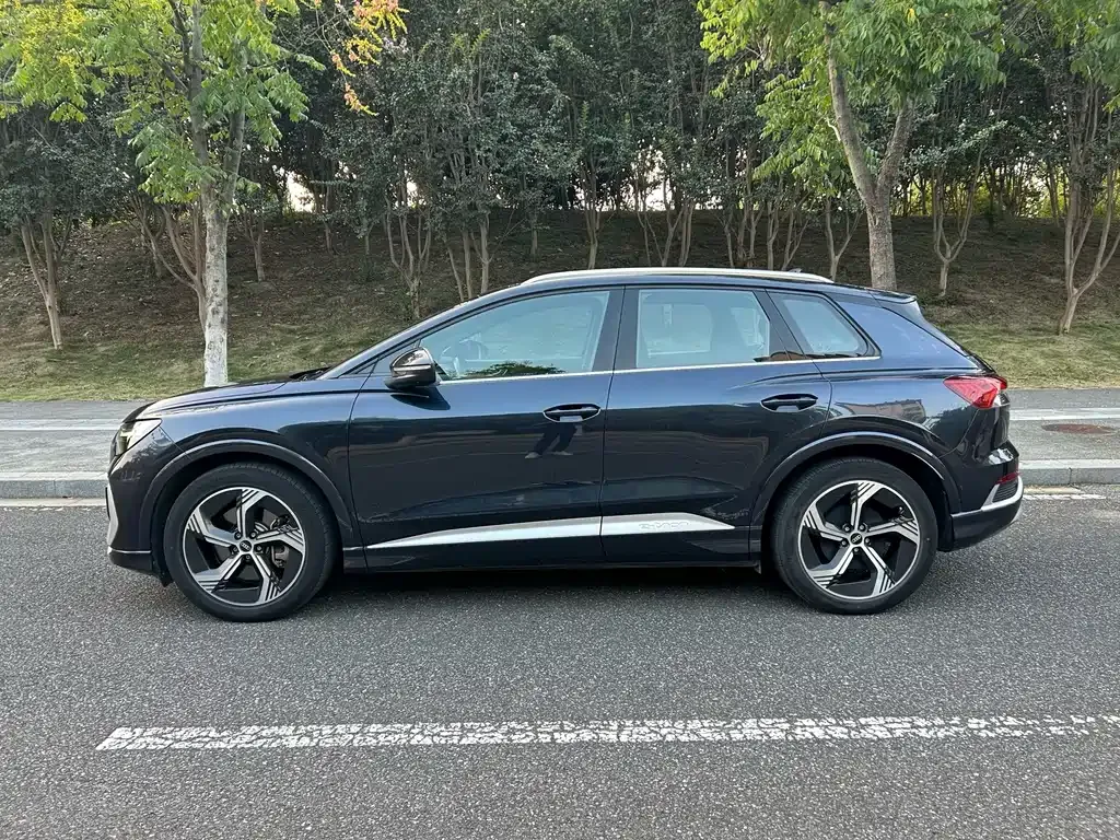 Audi Q4 e-tron — фото 3