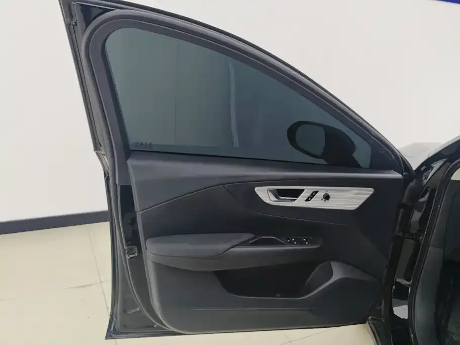 Hongqi E-QM5 — фото 4
