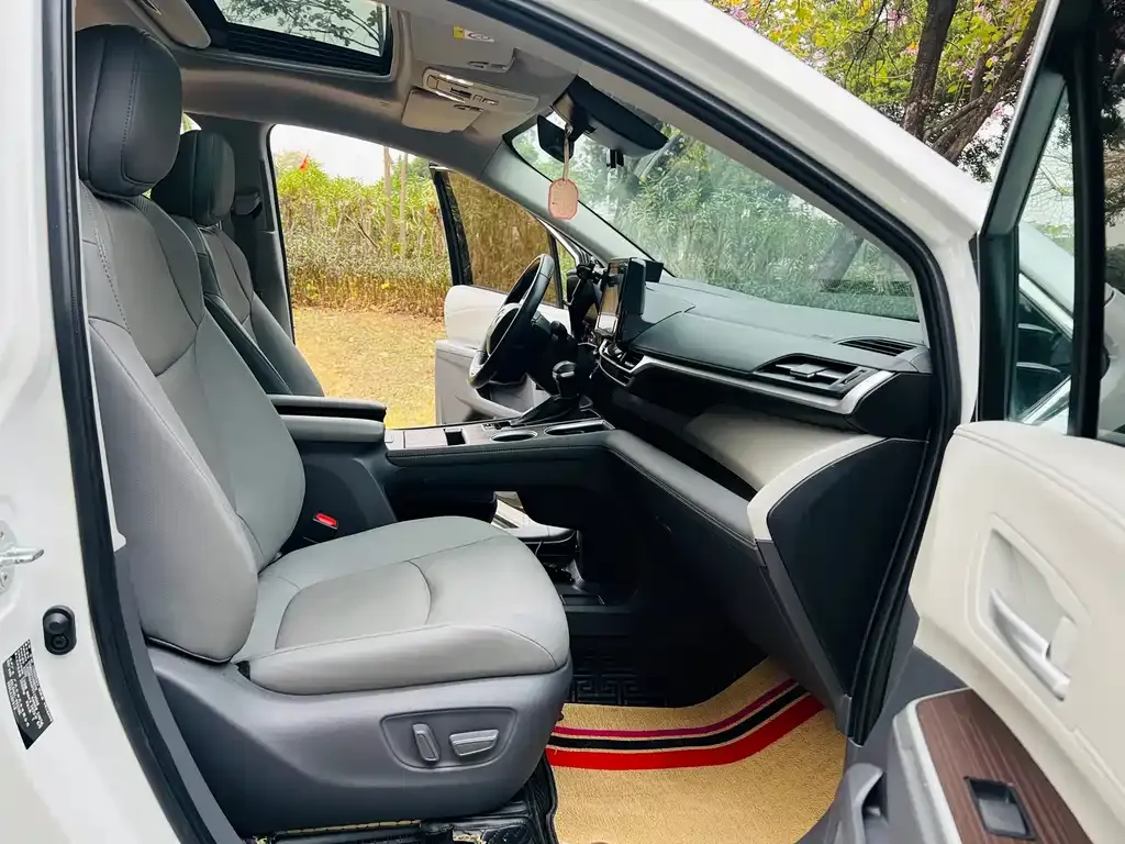 Toyota Sienna — фото 4