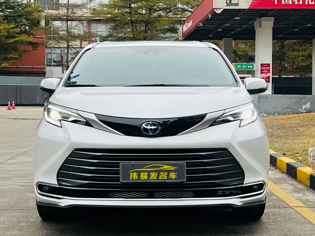 Toyota Sienna — фото 6