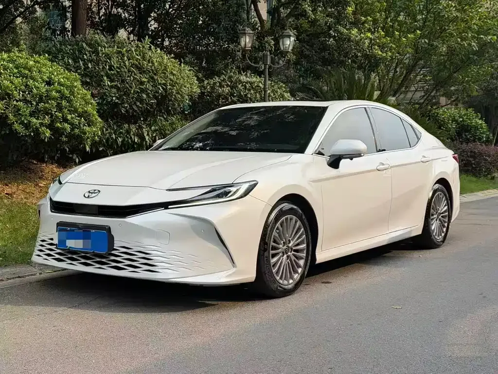 Toyota Camry — фото 9