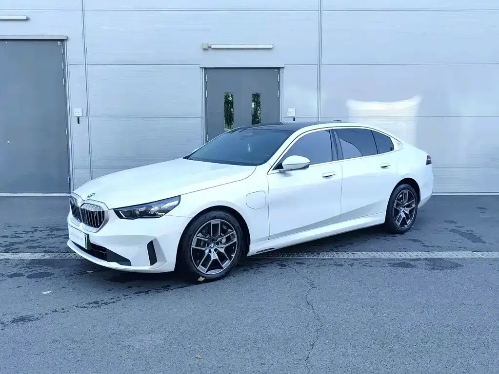 BMW i5 — фото 1