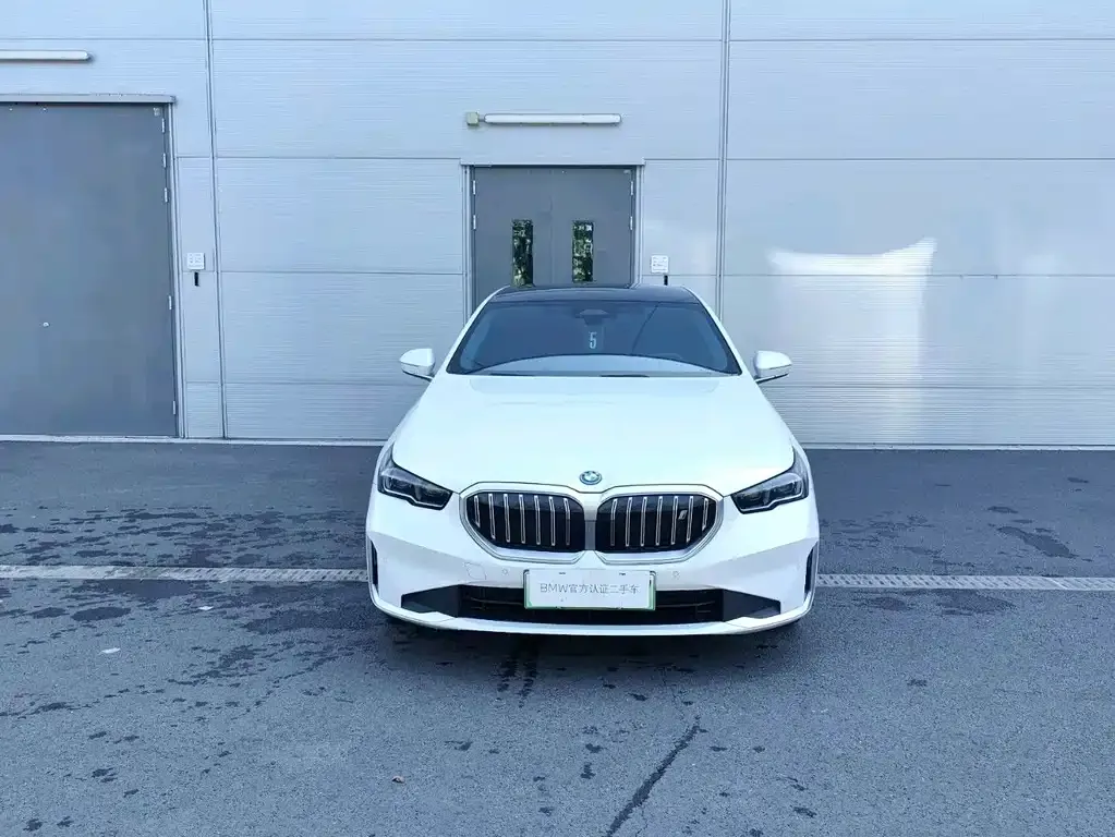 BMW i5 — фото 10