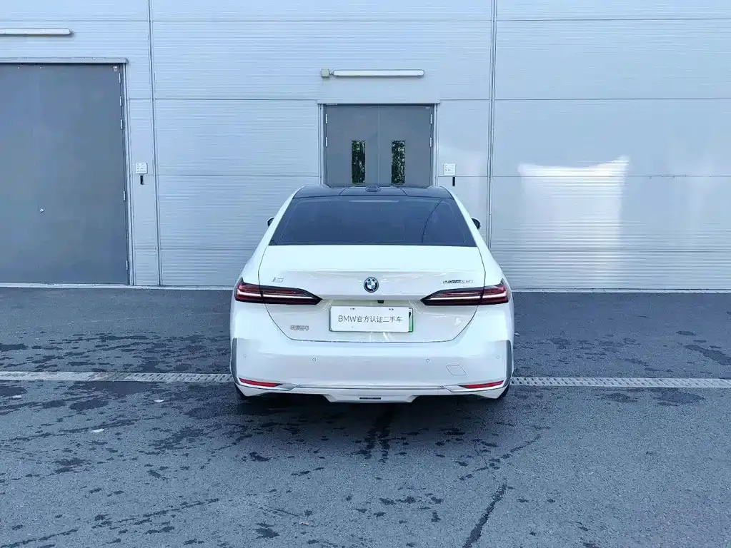 BMW i5 — фото 9
